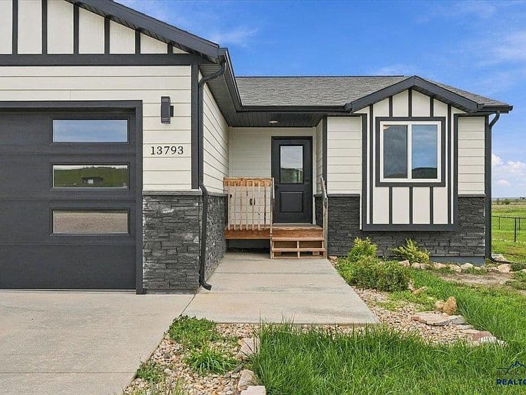 13793 Conestoga Loop photo 2