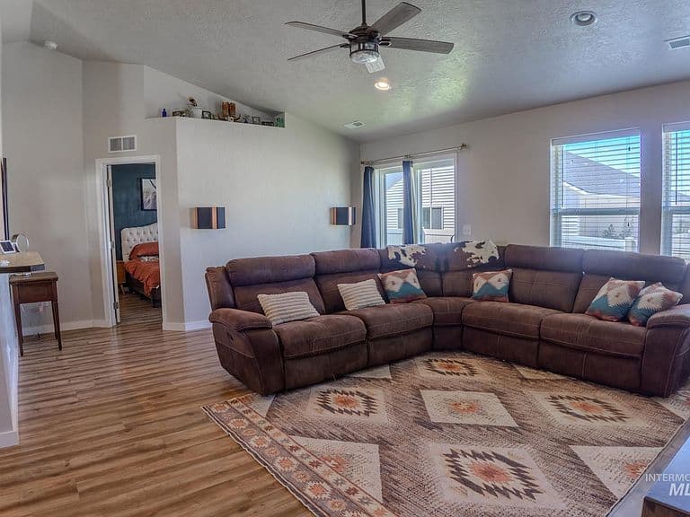 12814 Millstone St photo 3