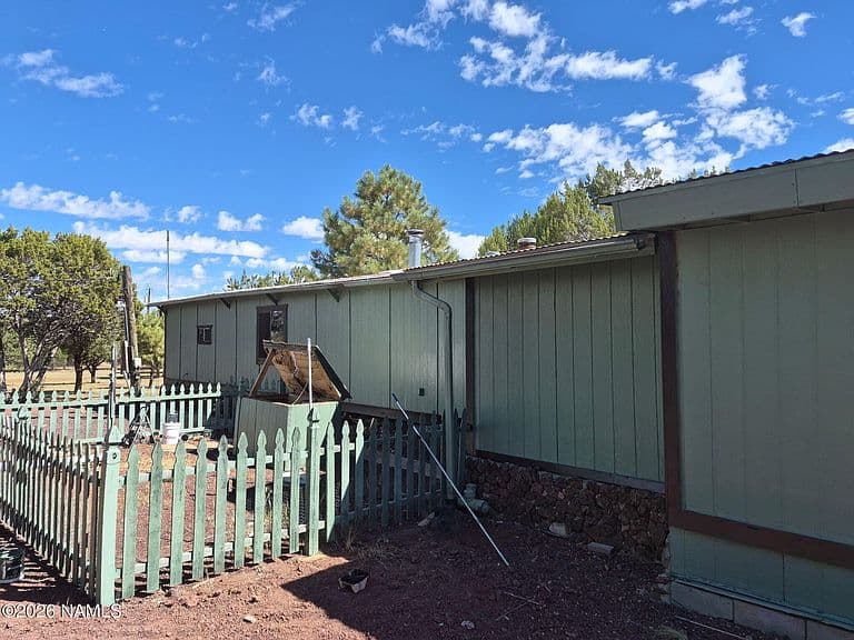 1112 E Tamarack St photo 4