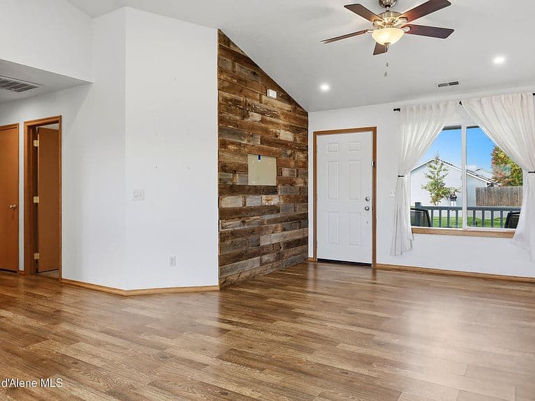 2768 E Knapp Cir photo 3