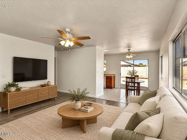 3226 W ABRAHAM Lane photo 2