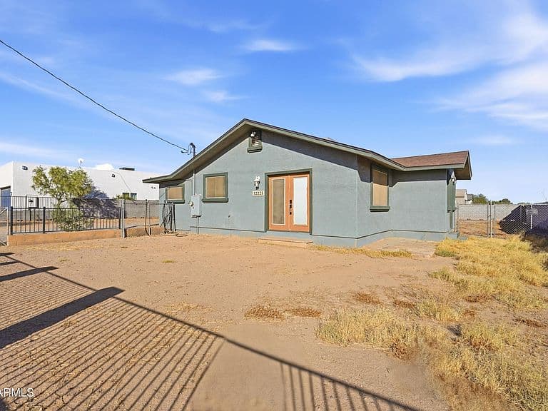 32225 N CENTER Street N photo 1