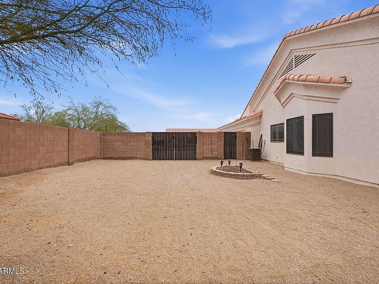 320 E QUAIL Court photo 4
