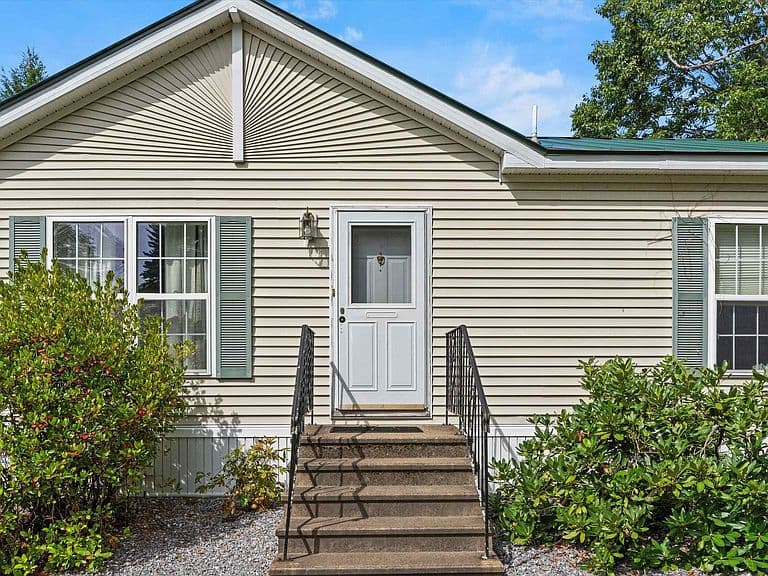 185 Tucker Drive photo 1