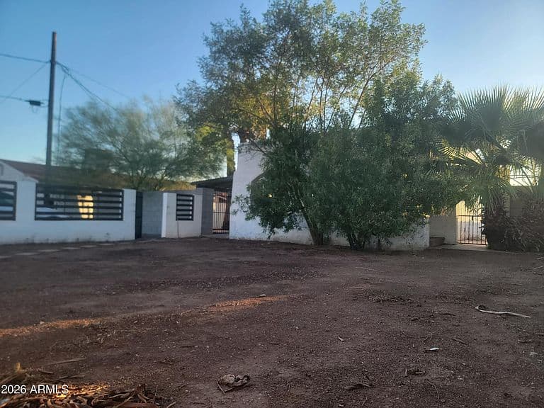 2102 N 26TH Place photo 3