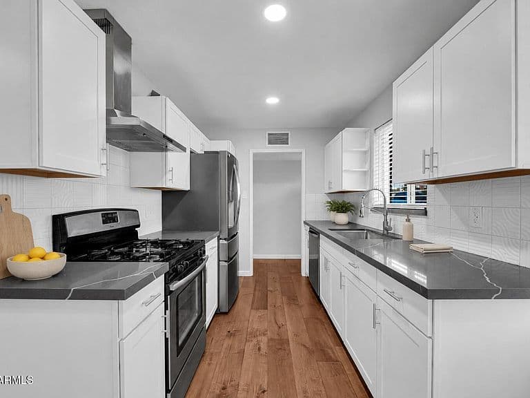 4702 E MCKINLEY Street photo 3