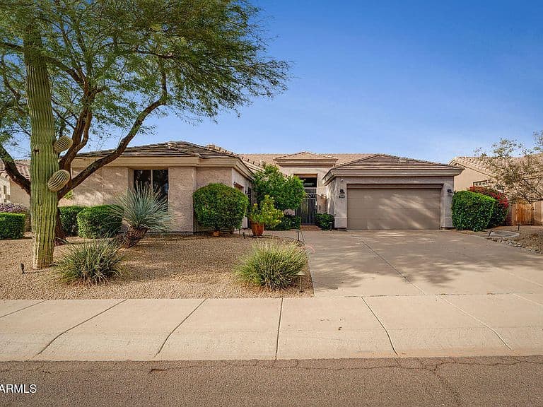 7228 E WHISTLING WIND Way photo 2