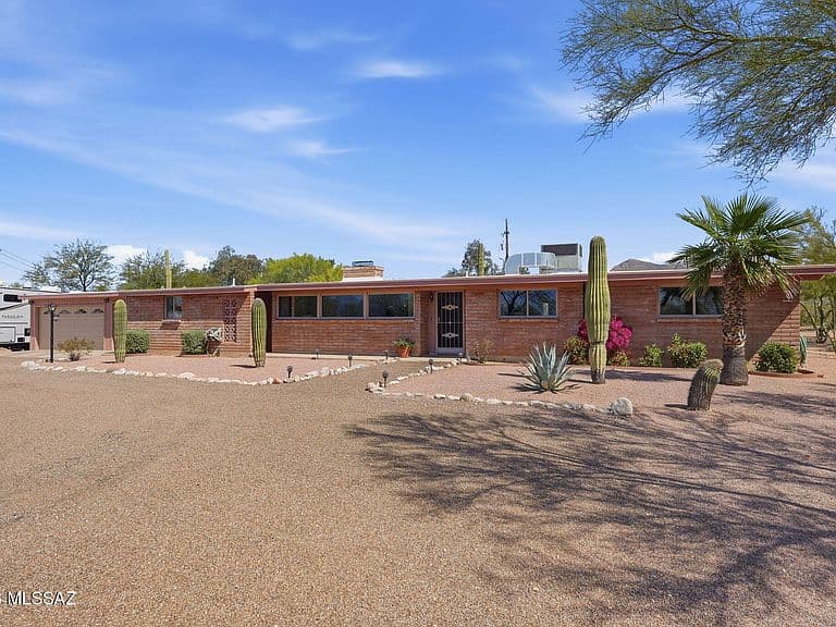 900 W Las Palmas Dr photo 1