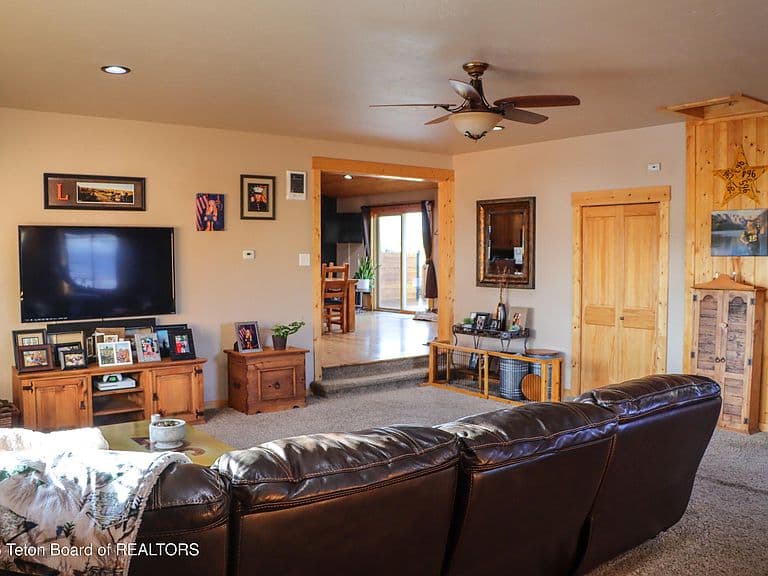 10 E Flintlock Ln photo 2