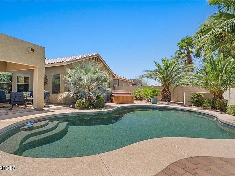 658 W SILVER REEF Court photo 1