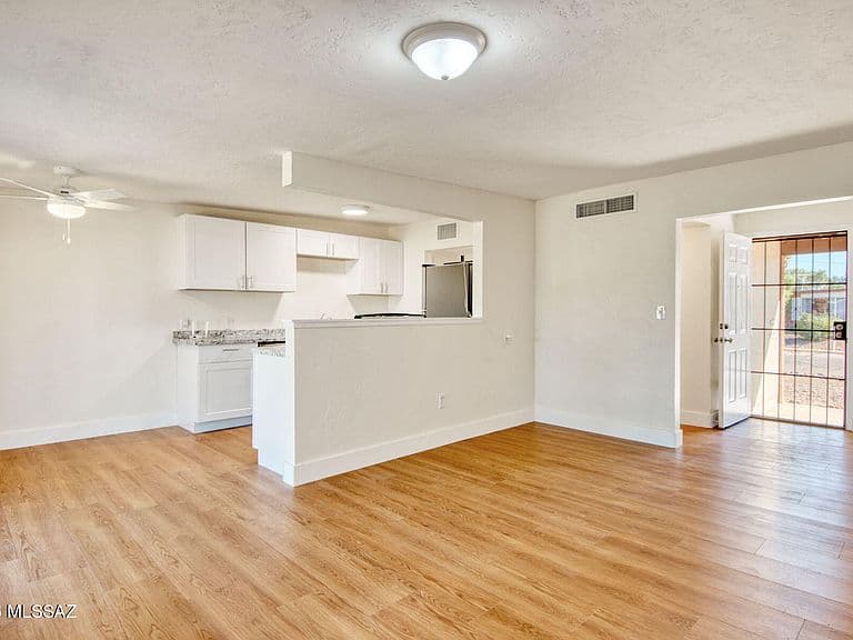 6549 E David Dr photo 2
