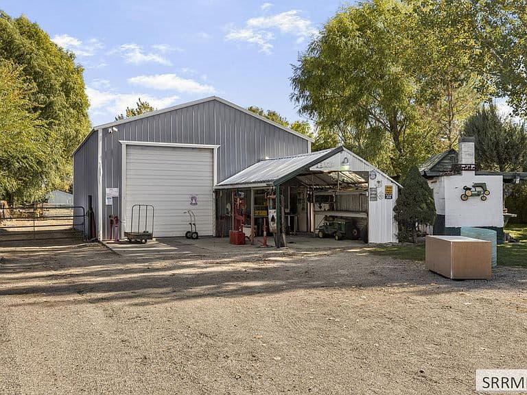 902 W Harmony Dr photo 4