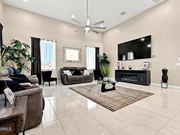 13811 W HARWELL Road photo 2
