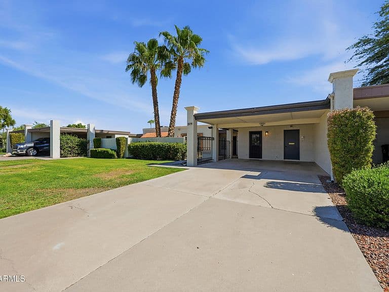 2905 W GLENDALE Avenue photo 3