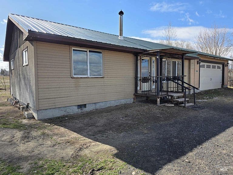 221 Juniper St photo 3