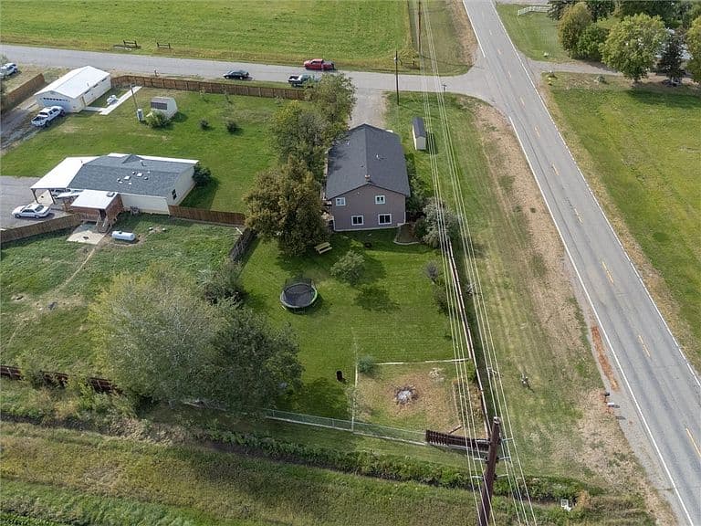 1679 Jute St photo 3
