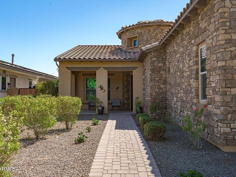 20947 W Mariposa Street photo 5