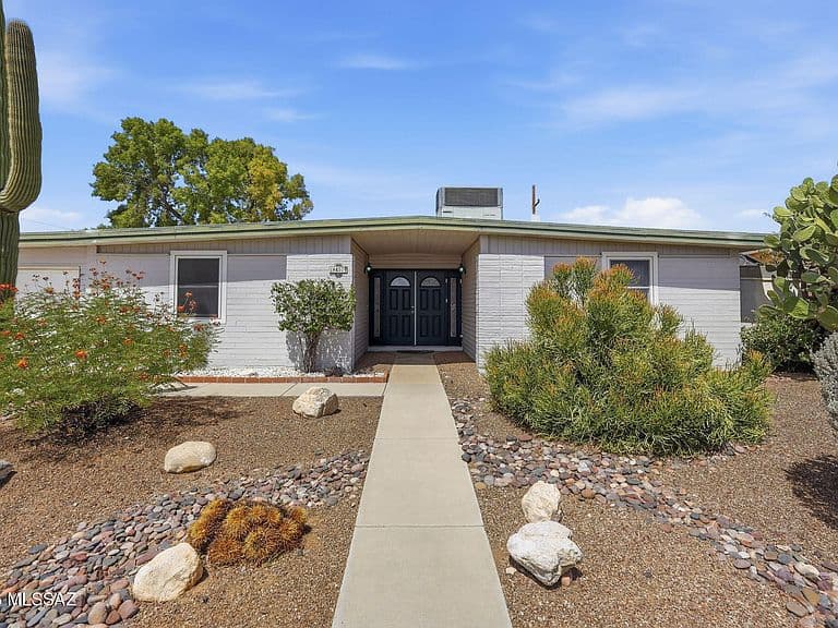 8457 E Beverly St photo 2