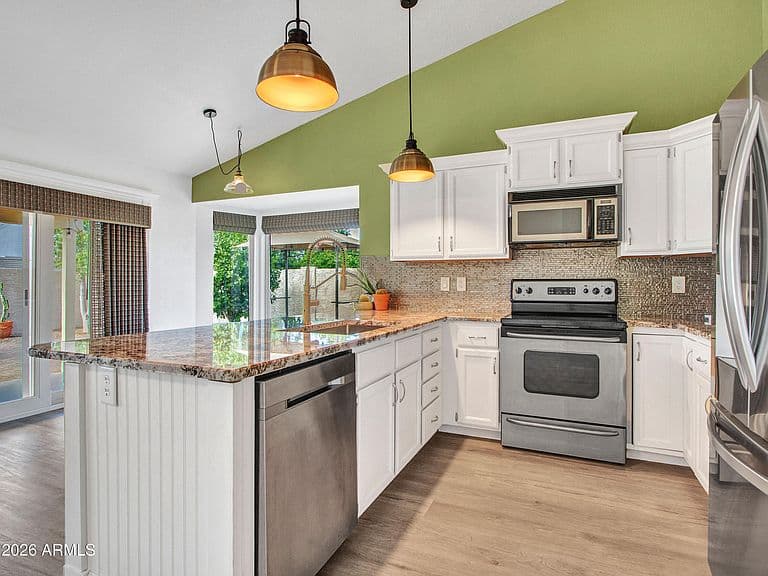 944 N OWL Circle photo 4