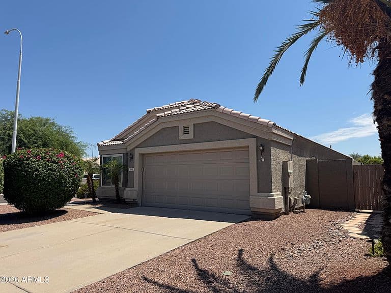 1041 W SARAGOSA Street photo 1