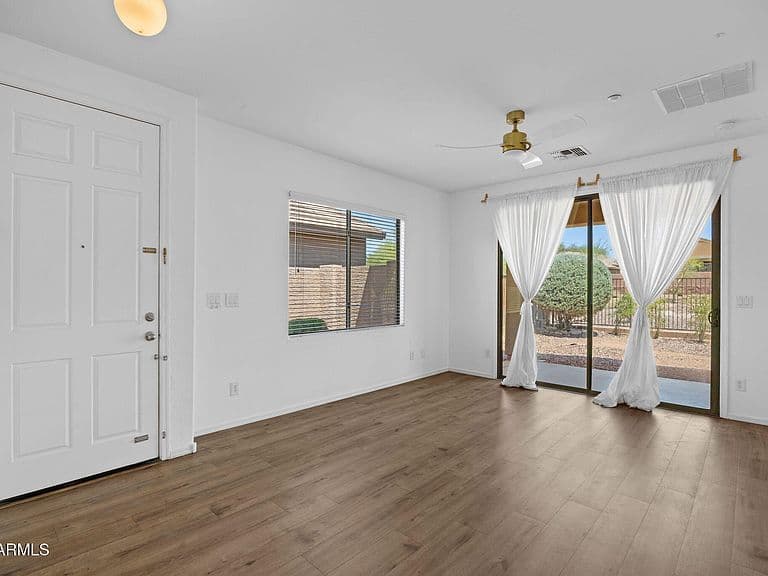 1702 W OWENS Way photo 4