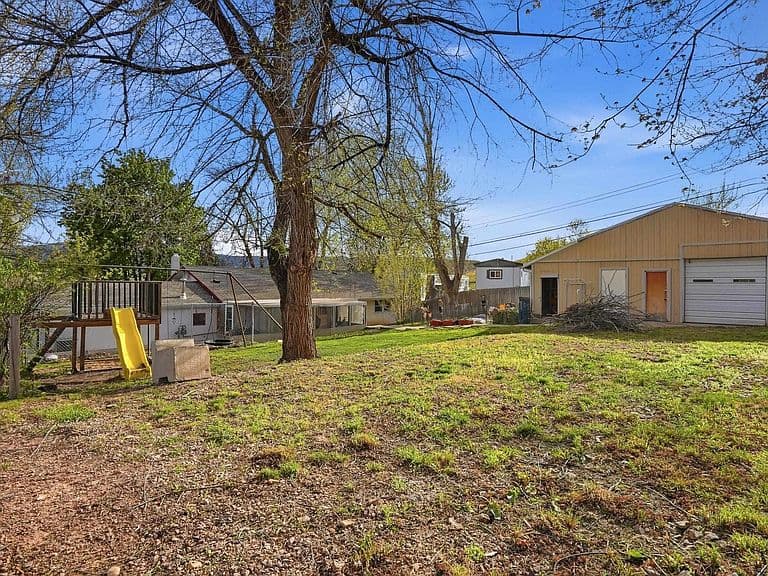305 8th St photo 3