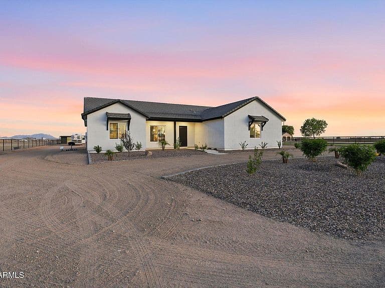 3655 E Graythorn Way photo 2