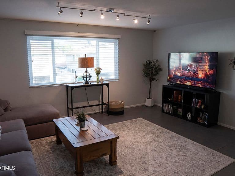 1015 N GRANITE REEF Road N #13 photo 3