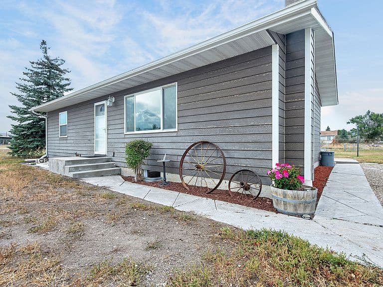 424 Cactus Rd photo 3