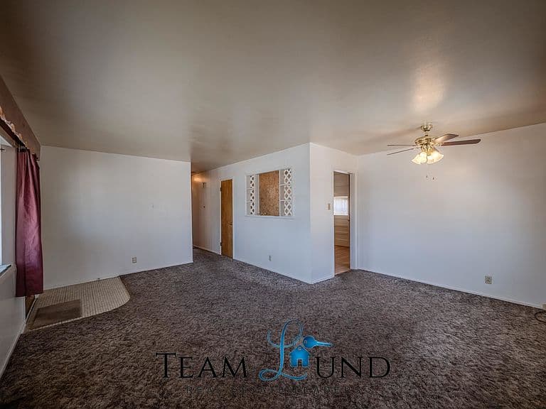 1054 Country Club Rd photo 3