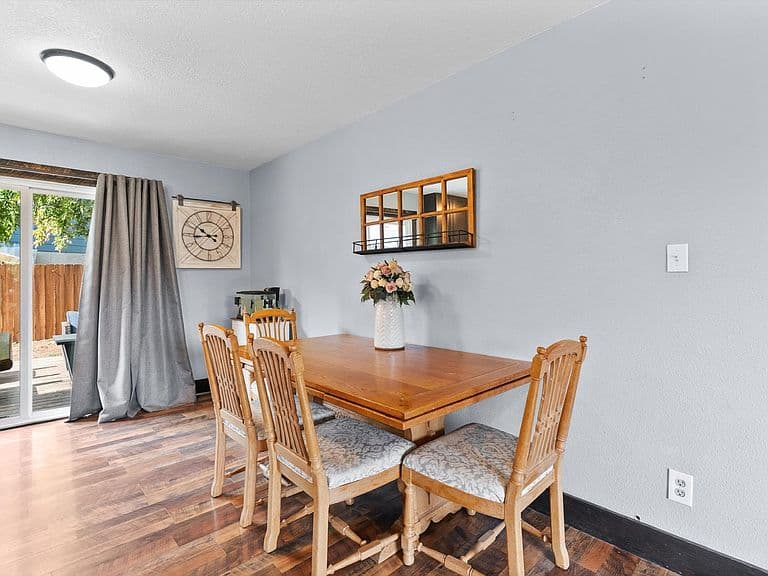 215 Barclay St photo 5
