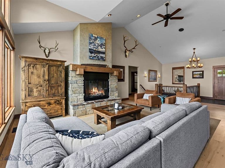 51 Paddock Ct photo 2