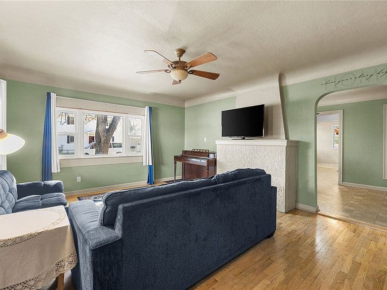 502 Custer Ave photo 4