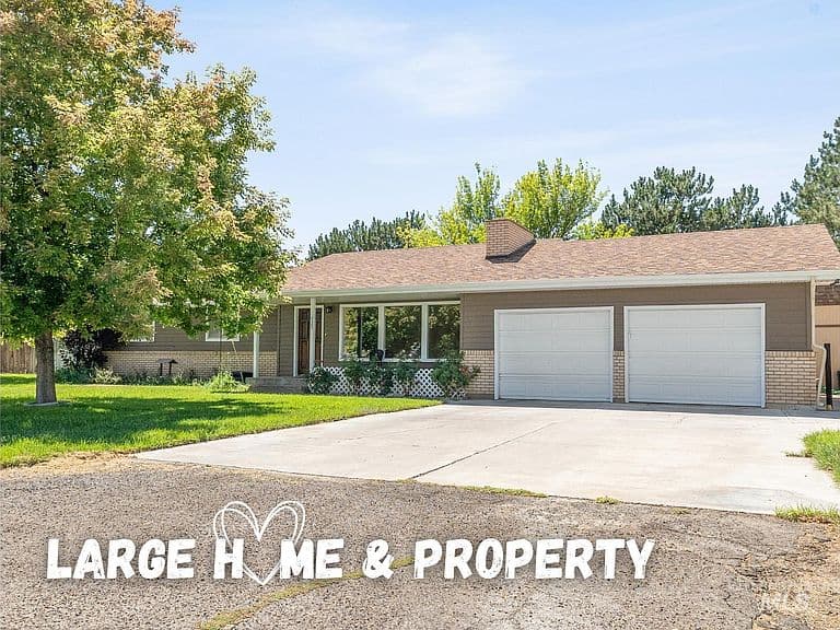 727 Mae Dr photo 1