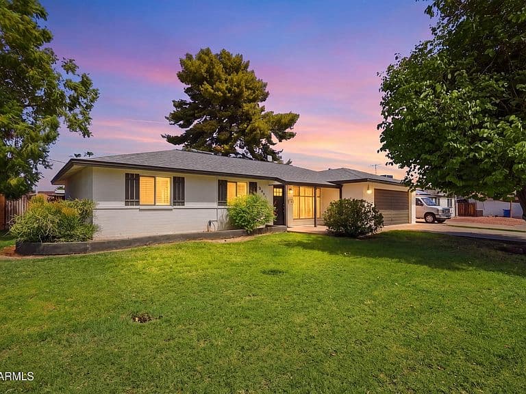 2436 W DAHLIA Drive photo 1