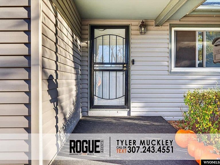 147 Dahlia St photo 2