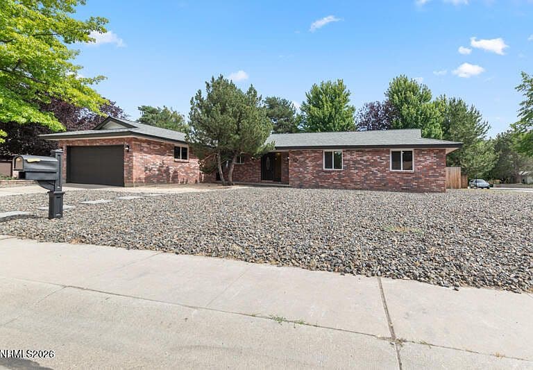1321 Clemens Dr photo 3