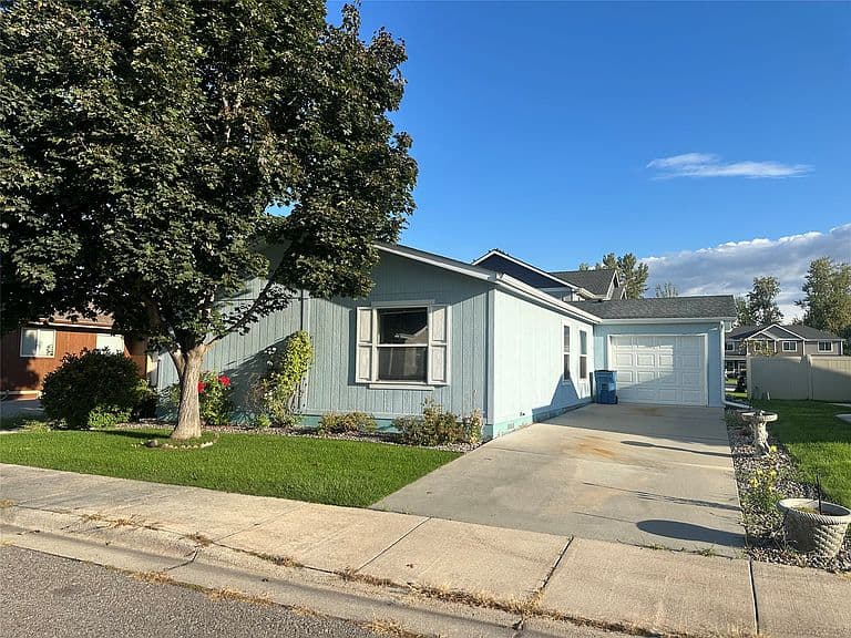 2454 McIntosh Loop photo 1