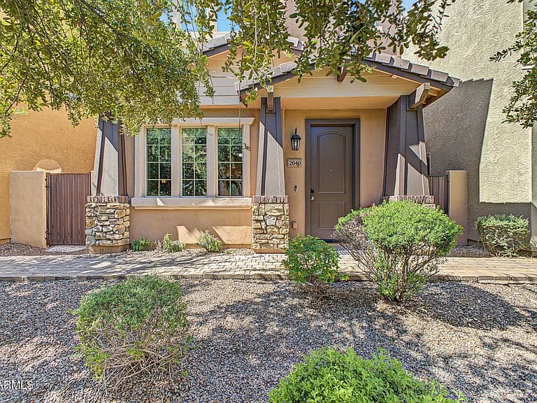 2040 E HEARTWOOD Lane photo 2