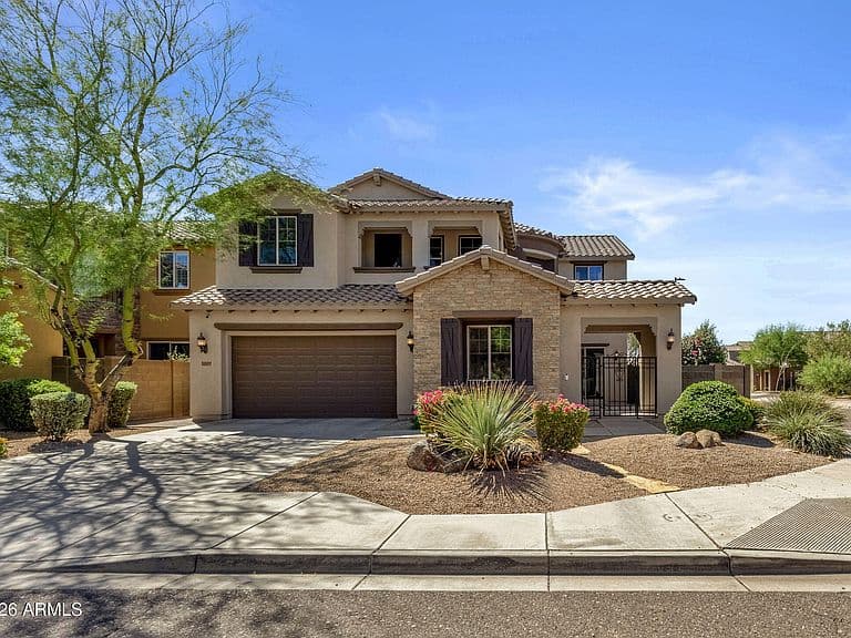3807 E QUAIL Avenue photo 1