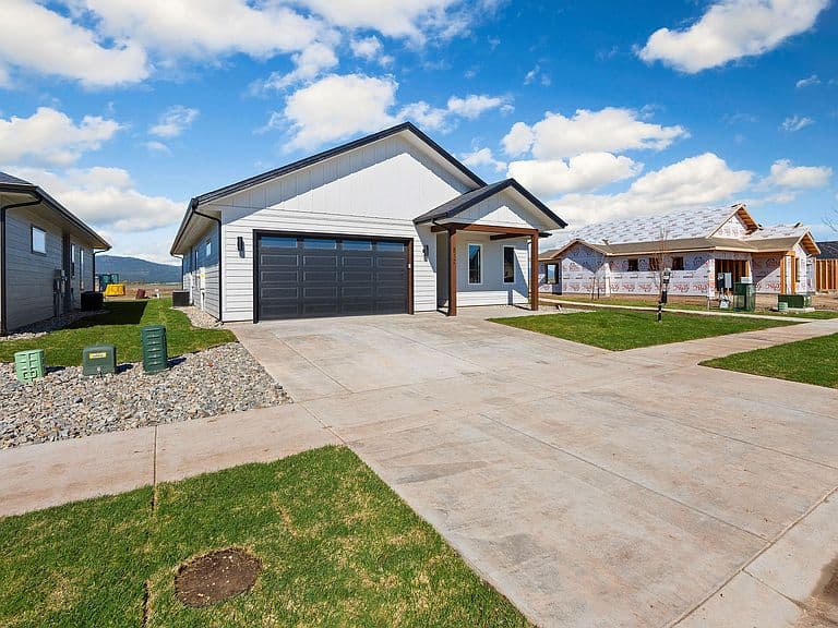 812 Rivet Way photo 3