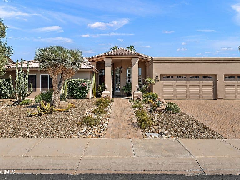 10195 E CORRINE Drive photo 1