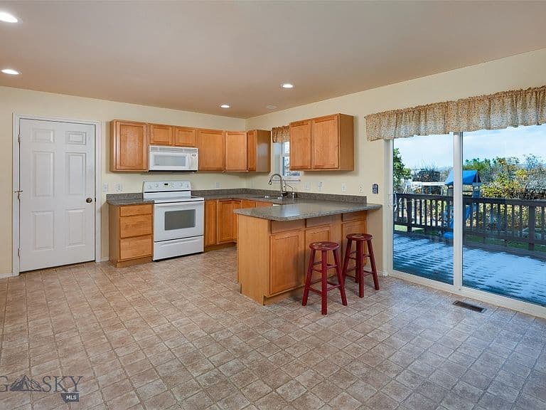 821 N River Rock Dr photo 5