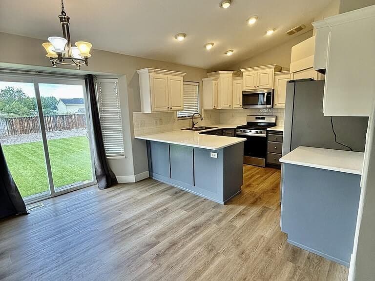 534 S Holladay Dr photo 4