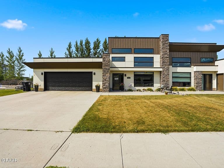 3968 Ivy Dr photo 1