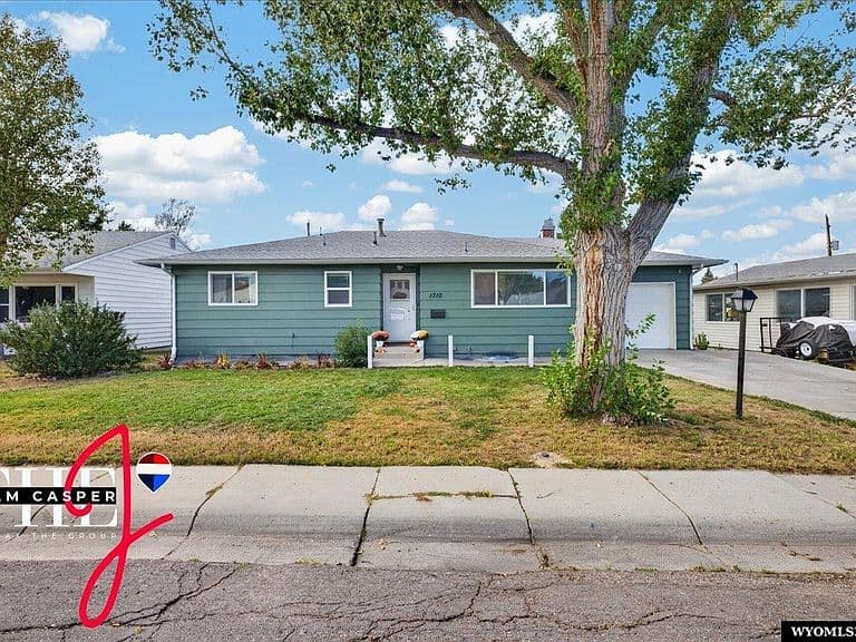 1710 S Lennox Ave photo 4