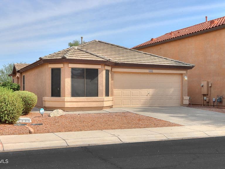 42490 W HILLMAN Drive photo 1