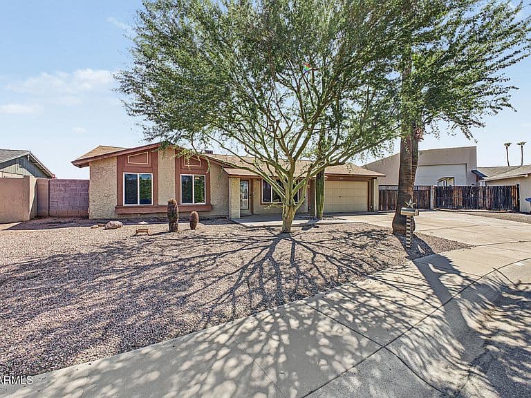 321 W MESQUITE Street photo 3