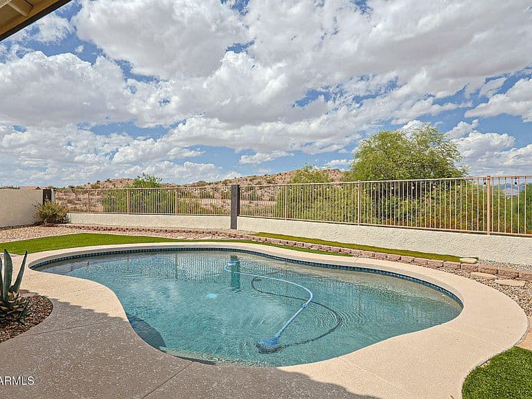 18440 W MCNEIL Street photo 2