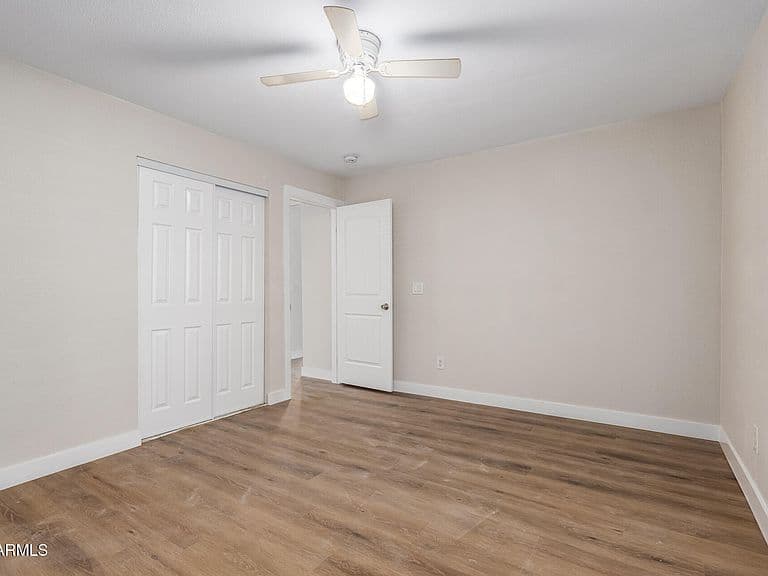 914 S 30TH Drive photo 2